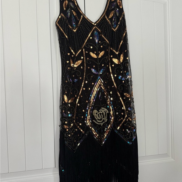 Metime Elegant Black Mini Dress with Gold and Blue Embellishments - Picture 6 of 6